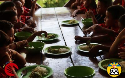 Le repas de midi à la Finca : un moment de partage 